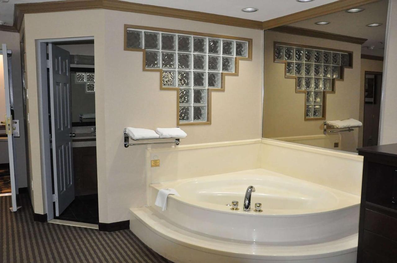 Ramada By Wyndham Abbotsford Hotell Eksteriør bilde